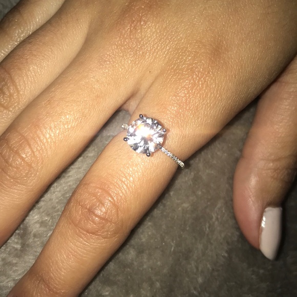 Cubic zirconia diamond ring - Picture 2 of 2